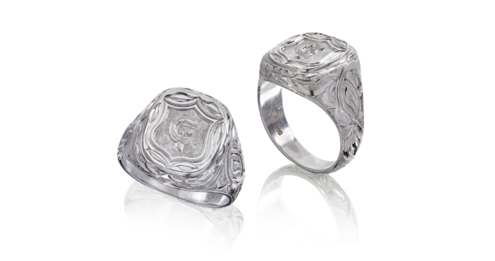 Siegelring in Silber graviert.