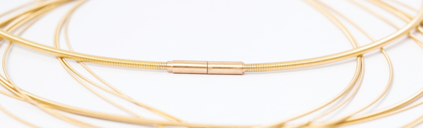 Sprial-Collier-in-Gold-Silber-Platin-Edelstahl l schlattinger.ch Spiral-Collier in Gold, Silber, Platin oder Edelstahl.