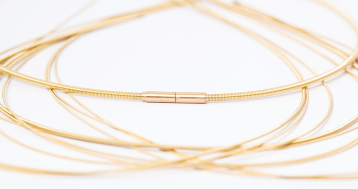 Sprial-Collier-in-Gold-Silber-Platin-Edelstahl l schlattinger.ch Spiral-Collier in Gold, Silber, Platin oder Edelstahl.